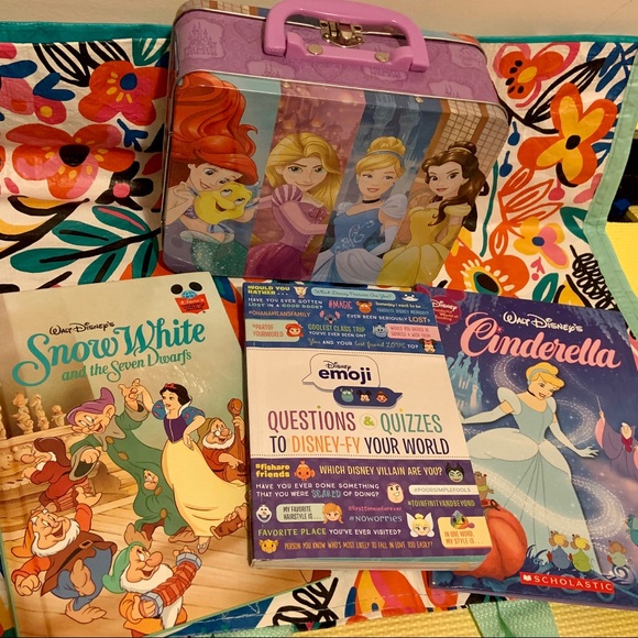 Disney Other - 🆓withPurchase!  Disney bundle: lunchbox & books